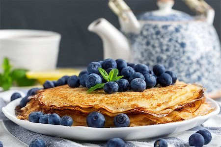 simsearch:400-09019412,k - Healthy vegan pancakes crepe with blueberry. Foto de stock - Super Valor sin royalties y Suscripción, Código: 400-09170776