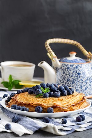 simsearch:400-09019412,k - Healthy vegan pancakes crepe with blueberry. Foto de stock - Super Valor sin royalties y Suscripción, Código: 400-09170777