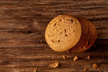 simsearch:400-07212397,k - Pile of oat cookies on wooden table, close-up, selective focus. Crunchy stack. Delicious snack. Homade bakery. Tasty biscuit. Nutritious sweet food on rustic background. Healthy food concept. Foto de stock - Super Valor sin royalties y Suscripción, Código: 400-09170818