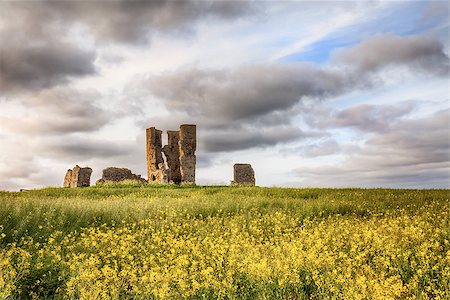 Old ancient ruined church set in a yellow crop landscape with beautiful clouds and sunset sunlight Foto de stock - Royalty-Free Super Valor e Assinatura, Número: 400-09170920