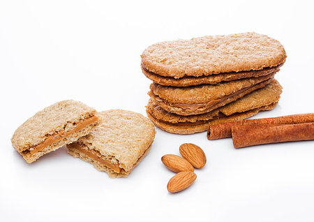 simsearch:400-09186057,k - Healthy bio breakfast grain biscuits with almonds and cinnamon on white background Foto de stock - Super Valor sin royalties y Suscripción, Código: 400-09185919
