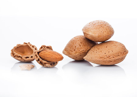 simsearch:400-07210943,k - Raw almonds nuts with shell on white background with reflection Stock Photo - Budget Royalty-Free & Subscription, Code: 400-09185999