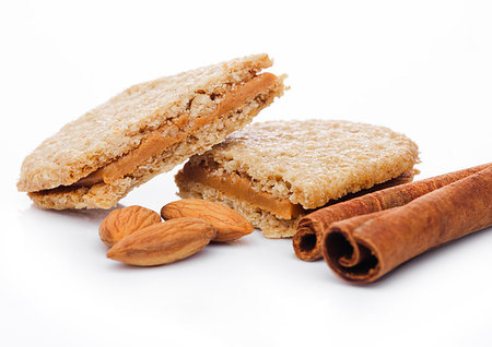 Healthy bio breakfast grain biscuits with almonds and cinnamon on white background Photographie de stock - Aubaine LD & Abonnement, Code: 400-09186054