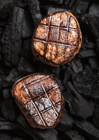 sausage coil - Grilled juicy beef pork steak on barbecue black coil Stock Photo - Budget Royalty-Free & Subscription, Code: 400-09186382