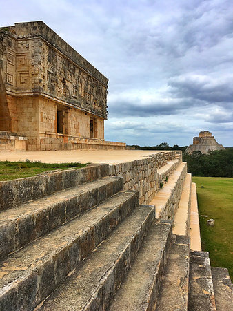 simsearch:400-04705388,k - Majestic ruins in Uxmal,Mexico. Uxmal is an ancient Maya city of the classical period in present-day Mexico. Photographie de stock - Aubaine LD & Abonnement, Code: 400-09193378