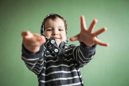 simsearch:400-06139772,k - joyful smiling nice funny boy posing with arms stretched out in welcome gesture. Enthusiastic looking child. Photographie de stock - Aubaine LD & Abonnement, Code: 400-09224150