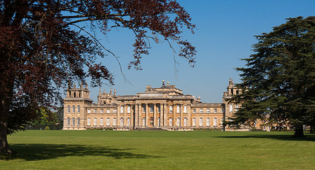 View of Blenheim Palace across a pristine lawn Stock Photo - Budget Royalty-Free & Subscription, Code: 400-09224711