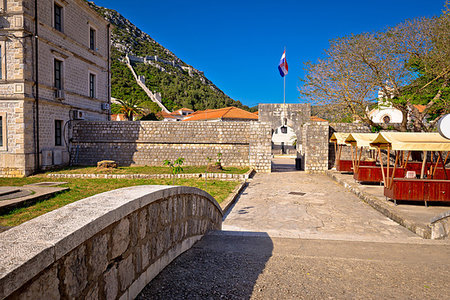 simsearch:400-08893441,k - Ston town gate and walls view, Dalmatia region of Croatia Stock Photo - Budget Royalty-Free & Subscription, Code: 400-09225063