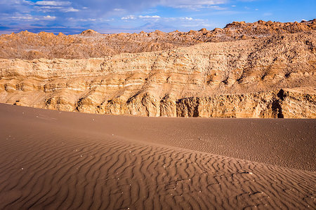 salar de atacama - Sand dunes landscape in Valle de la Luna, San Pedro de Atacama, Chile Photographie de stock - Aubaine LD & Abonnement, Code: 400-09225131