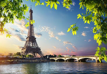 simsearch:400-09116178,k - Eiffel Tower and bridge Iena on the river Seine in Paris, France. Foto de stock - Royalty-Free Super Valor e Assinatura, Número: 400-09225371