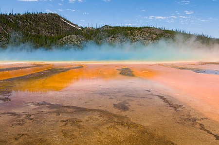 simsearch:879-09128750,k - Grand Prismatic Spring as seen walking along path in Midway Geyser Basin, Yellowstone National Park, Wyoming Photographie de stock - Aubaine LD & Abonnement, Code: 400-09225560