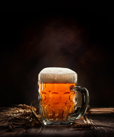 simsearch:400-08336450,k - Beer in mug and wheet on wooden table and black background Stock Photo - Budget Royalty-Free & Subscription, Code: 400-09225744