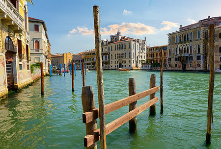 simsearch:400-07214365,k - Sunny summer day in romantic Venice, Italy Foto de stock - Royalty-Free Super Valor e Assinatura, Número: 400-09225752