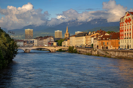 simsearch:400-07729303,k - Cityscape image of Grenoble, France during sunset. Stockbilder - Microstock & Abonnement, Bildnummer: 400-09225802