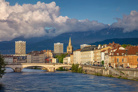 simsearch:400-07729303,k - Cityscape image of Grenoble, France during sunset. Stockbilder - Microstock & Abonnement, Bildnummer: 400-09225987