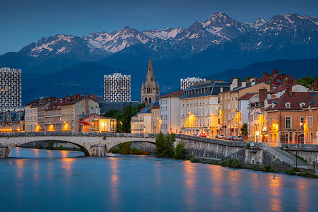 simsearch:400-07729303,k - Cityscape image of Grenoble, France during twilight blue hour. Stockbilder - Microstock & Abonnement, Bildnummer: 400-09225988