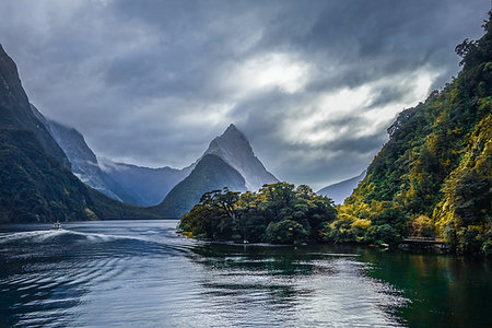 simsearch:400-04405287,k - Milford Sound, fiordland national park in New Zealand Stock Photo - Budget Royalty-Free & Subscription, Code: 400-09226000