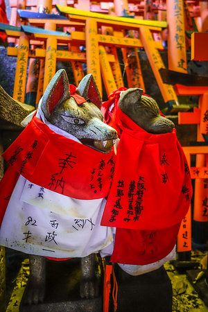 simsearch:400-07771861,k - Fox statues at Fushimi Inari Taisha torii shrine, Kyoto, Japan Foto de stock - Super Valor sin royalties y Suscripción, Código: 400-09226240