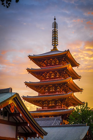 Pagoda at sunset in Senso-ji Kannon temple, Tokyo, Japan Stock Photo - Budget Royalty-Free & Subscription, Code: 400-09226243