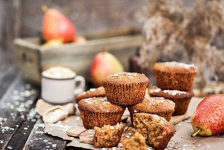 simsearch:400-07034479,k - Fresh homemade delicious oat and wholegrain muffins Stock Photo - Budget Royalty-Free & Subscription, Code: 400-09226331