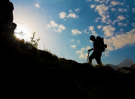 simsearch:400-04368391,k - Silhouette of a man hiking in mountains with backpack. Foto de stock - Super Valor sin royalties y Suscripción, Código: 400-09220867