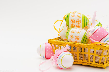 simsearch:400-07921731,k - Soft Focus Easter Eggs with Art Pattern Isolated on White Background Stock Photo - Budget Royalty-Free & Subscription, Code: 400-09221371