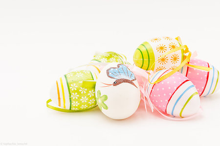 simsearch:400-07921731,k - Soft Focus Easter Eggs with Art Pattern Isolated on White Background Stock Photo - Budget Royalty-Free & Subscription, Code: 400-09221373
