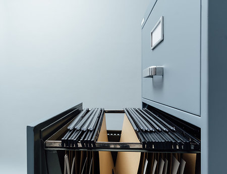 simsearch:400-07952622,k - Filing cabinet with open drawer and files inside: data storage and archives Foto de stock - Super Valor sin royalties y Suscripción, Código: 400-09221596