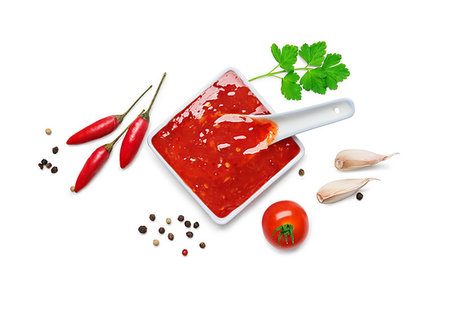 simsearch:400-07211737,k - red hot chilli sauce  isolated on a white background.Top view Photographie de stock - Aubaine LD & Abonnement, Code: 400-09221663