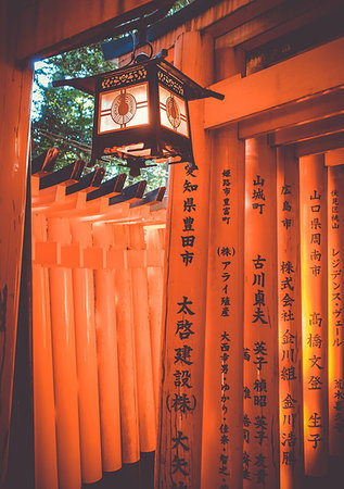 simsearch:400-07771861,k - Traditional lantern in Fushimi Inari Taisha shrine, Kyoto, Japan Foto de stock - Super Valor sin royalties y Suscripción, Código: 400-09221829