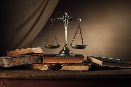 simsearch:400-05358699,k - Old silver scale and hardcover books on a wooden table, justice and knowledge concept Photographie de stock - Aubaine LD & Abonnement, Code: 400-09222220