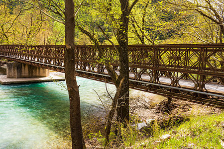 simsearch:400-05883568,k - A metallic bridge across a mountain river at Evrytania, Greece Photographie de stock - Aubaine LD & Abonnement, Code: 400-09222287