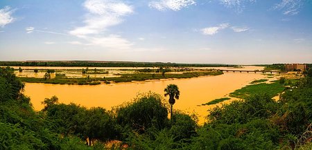 Aerial view to Niger river in Niamey , Niger Foto de stock - Super Valor sin royalties y Suscripción, Código: 400-09222348
