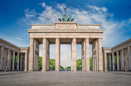 quadriga - brandenburg gate in berlin, germany Stockbilder - Microstock & Abonnement, Bildnummer: 400-09222464