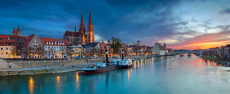 simsearch:400-08794882,k - Panoramic cityscape image of Regensburg, Germany during spring sunset. Photographie de stock - Aubaine LD & Abonnement, Code: 400-09222711