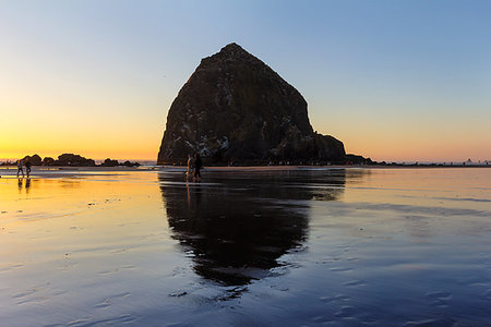 sunset west coast blue sky - Beachcombers by Haystack Rock at Cannon Beach Oregon Coast low tide at sunset Stock Photo - Budget Royalty-Free & Subscription, Code: 400-09223394
