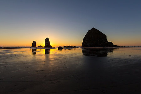 sunset west coast blue sky - Haystcak Rock and the Needles at Cannon Beach Oregon Coast low tide during sunset Stock Photo - Budget Royalty-Free & Subscription, Code: 400-09223393