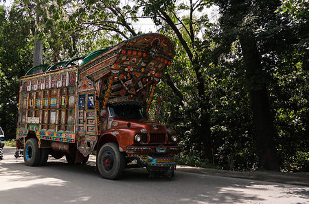 The Decorated truck - 07.052015 Karakoram highway Pakistan Foto de stock - Super Valor sin royalties y Suscripción, Código: 400-09223682