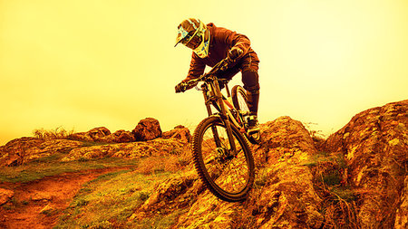 simsearch:400-09132505,k - Professional Cyclist Riding the Mountain Bike Down the Rocky Hill. Extreme Sport and Enduro Biking Concept. Foto de stock - Super Valor sin royalties y Suscripción, Código: 400-09237794
