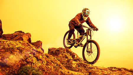 simsearch:400-06132415,k - Professional Cyclist Riding the Mountain Bike Down the Rocky Hill. Extreme Sport and Enduro Biking Concept. Foto de stock - Super Valor sin royalties y Suscripción, Código: 400-09237795