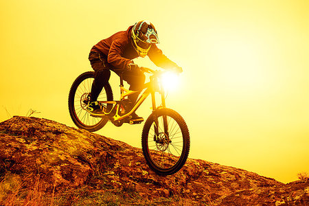 simsearch:400-06132415,k - Professional Cyclist Riding the Mountain Bike Down the Rocky Hill. Extreme Sport and Enduro Biking Concept. Foto de stock - Super Valor sin royalties y Suscripción, Código: 400-09237791