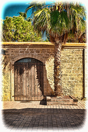 simsearch:832-03233290,k - Stone wall with old gate decorated with palm tree in Tel Aviv. Israel historic warehouse on the line from Tel Aviv to Jerusalem. Vintage style toned picture Stockbilder - Microstock & Abonnement, Bildnummer: 400-09274444