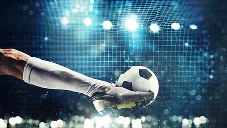 simsearch:400-06513403,k - Football scene at night match with player ready to shoot the ball Stock Photo - Budget Royalty-Free & Subscription, Code: 400-09274654