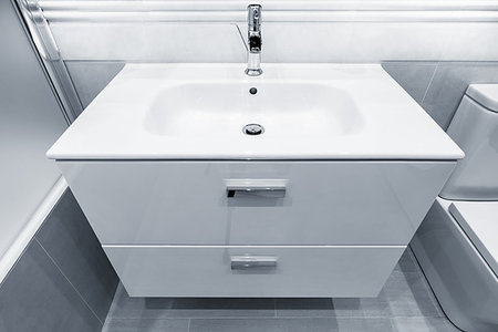 simsearch:400-04835835,k - Close uo image of the white sink in the bathroom. Fotografie stock - Microstock e Abbonamento, Codice: 400-09275031