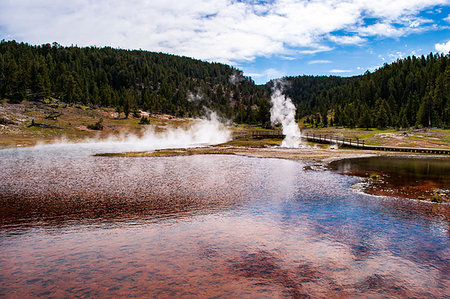 simsearch:400-06135316,k - Hot thermal waters in Yellowstone National Park Photographie de stock - Aubaine LD & Abonnement, Code: 400-09275120