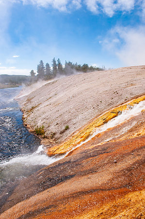 simsearch:400-06135316,k - Hot thermal waters in Yellowstone National Park Photographie de stock - Aubaine LD & Abonnement, Code: 400-09275121