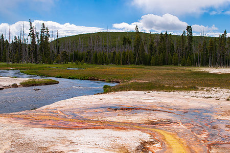 simsearch:400-06135316,k - Hot thermal waters in Yellowstone National Park Photographie de stock - Aubaine LD & Abonnement, Code: 400-09275123