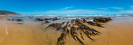 simsearch:400-08887977,k - Rock formations on sandy beach (Algarve, Costa Vicentina, Portugal). Summer Atlantic ocean coast panorama. Foto de stock - Super Valor sin royalties y Suscripción, Código: 400-09275517