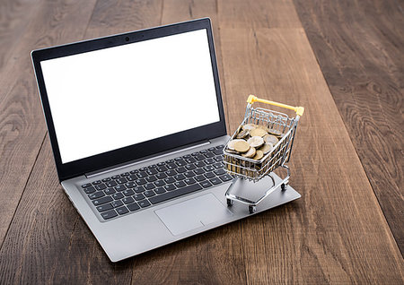 simsearch:400-04763487,k - Shopping cart full of money and laptop on a wooden desktop: e-commerce, e-payments and online shopping concept Stockbilder - Microstock & Abonnement, Bildnummer: 400-09273819