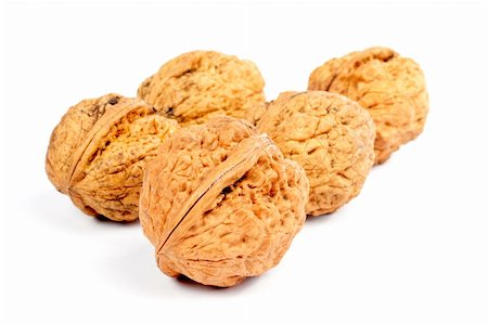 simsearch:859-06470159,k - Some walnuts with shadow over a white background Photographie de stock - Aubaine LD & Abonnement, Code: 400-03908633